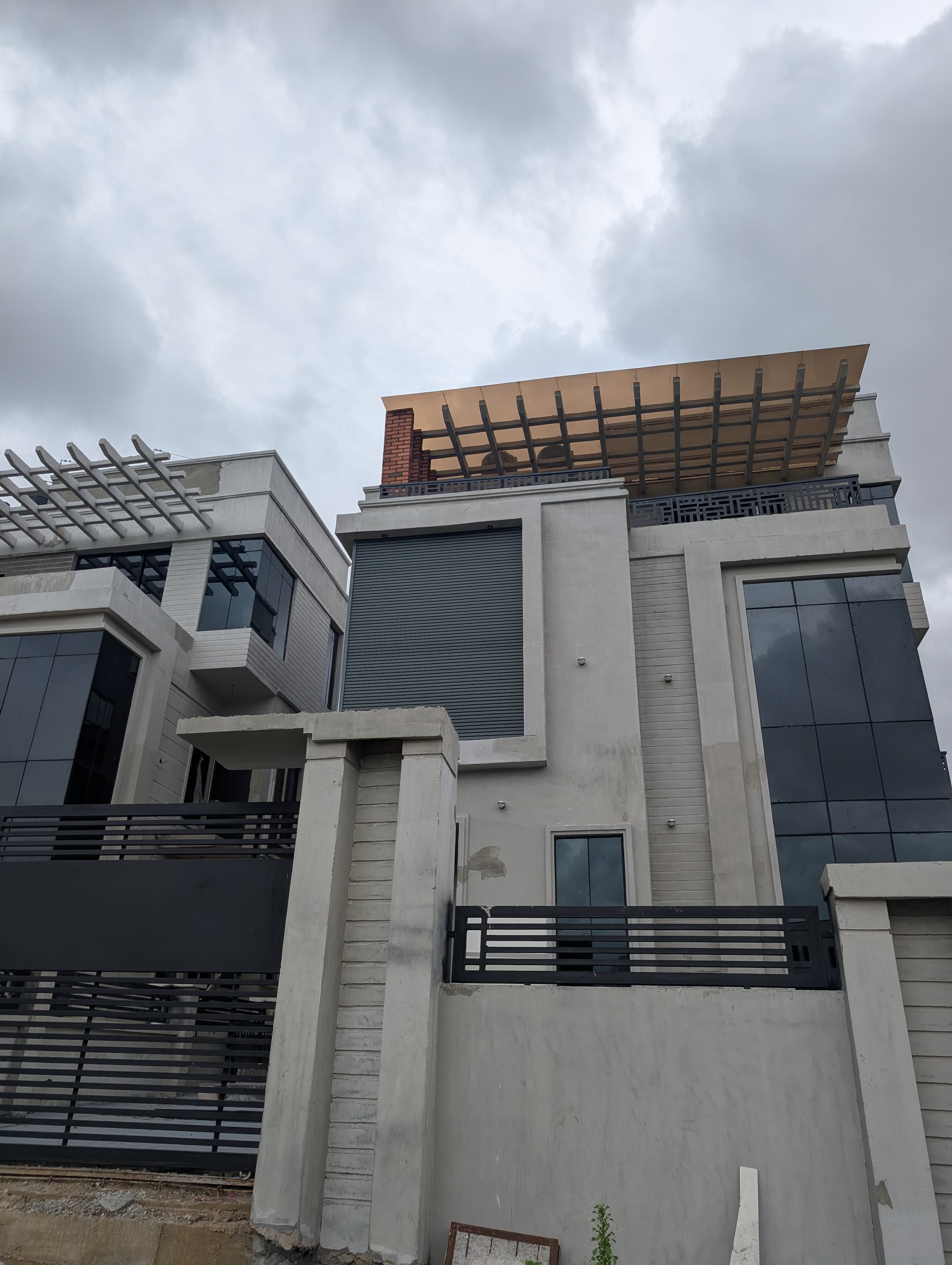 Facade — Side View